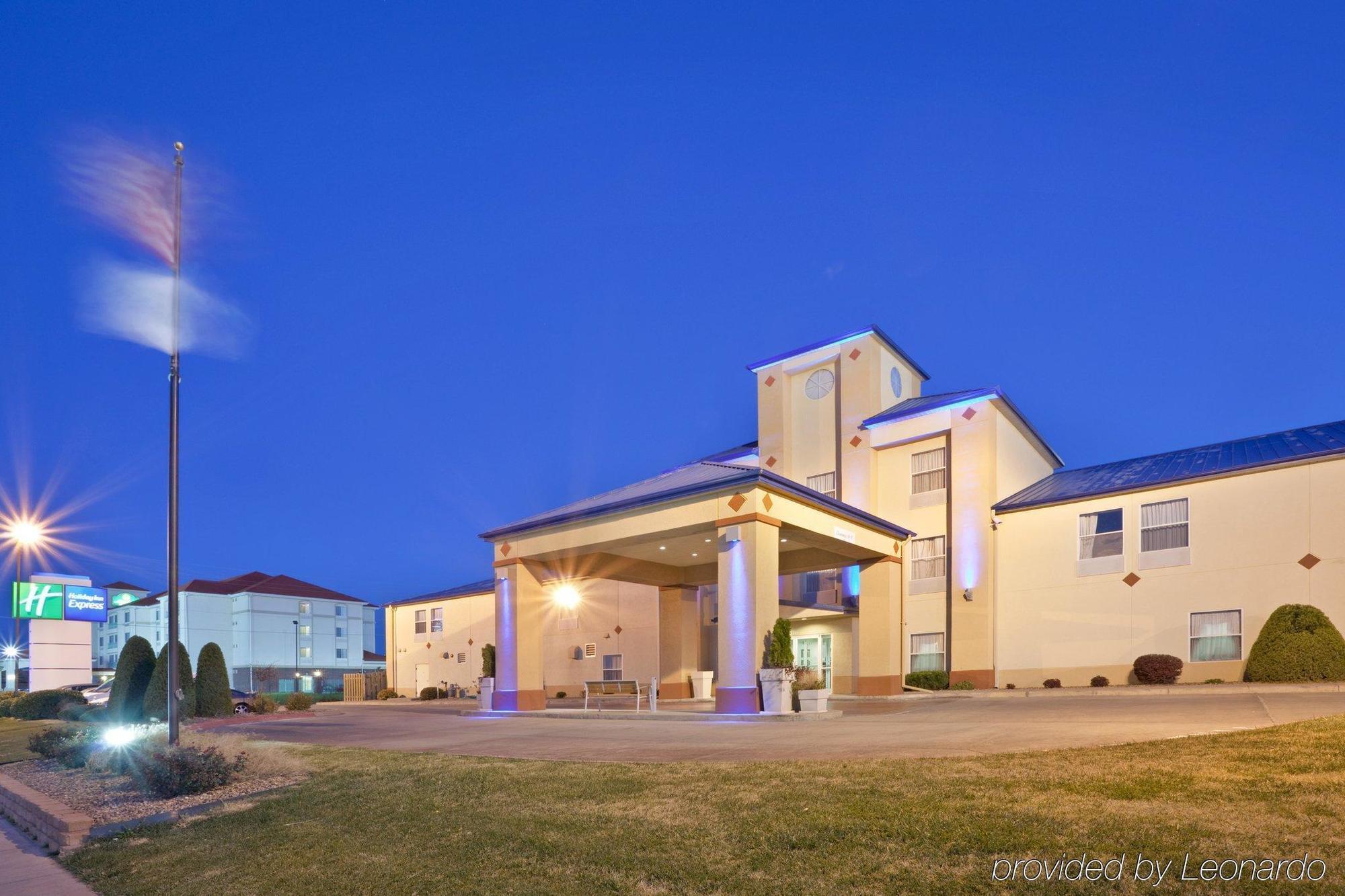 Windsor Inn & Suites Dodge City Exteriér fotografie