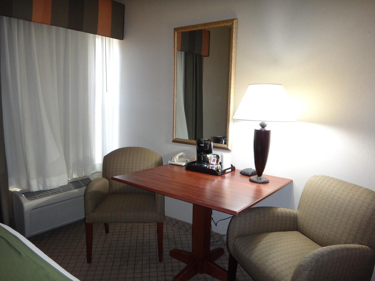 Windsor Inn & Suites Dodge City Exteriér fotografie