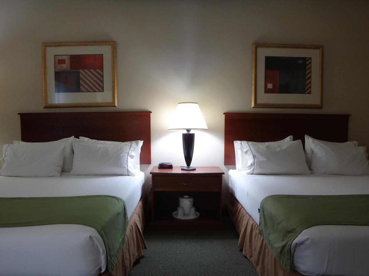 Windsor Inn & Suites Dodge City Exteriér fotografie